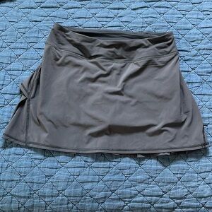 Lululemon pleated tennis skort, black, size 6 Tall, 2.5” inseam